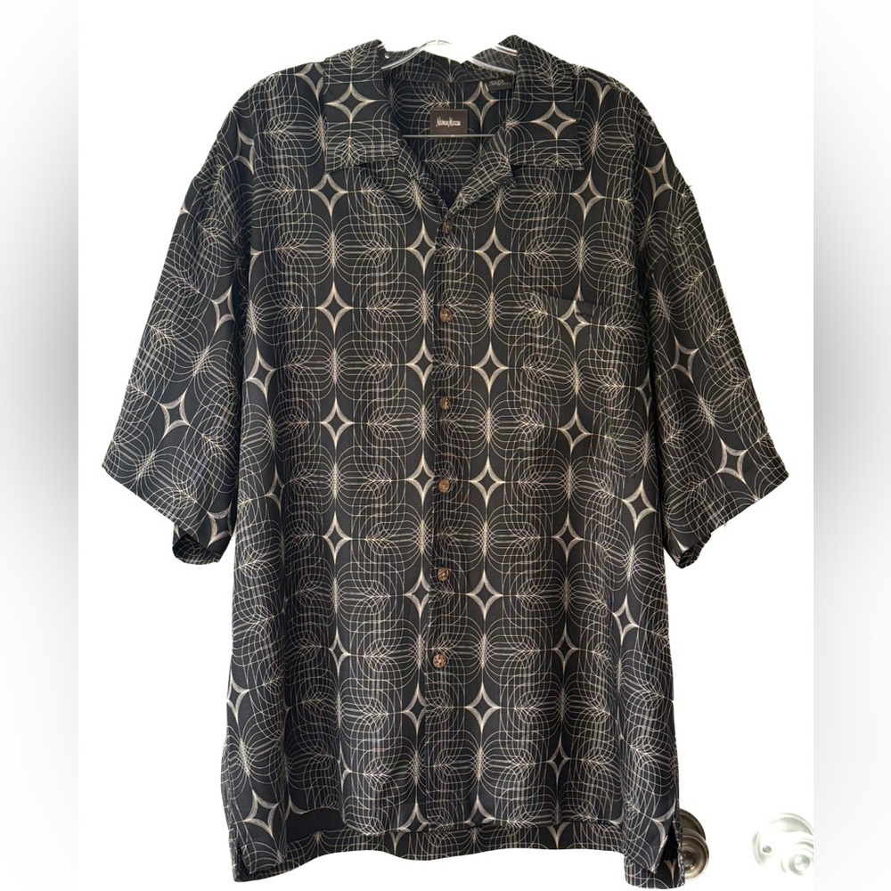 Neiman Marcus Resort Wear Black and Cream 100% Silk Geometric Men’s Buttonup L